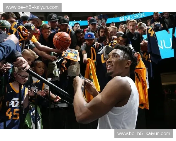 银黑军团与金州勇士的宿命之战：在圣安东尼奥，见证篮球灵魂的传承与重塑